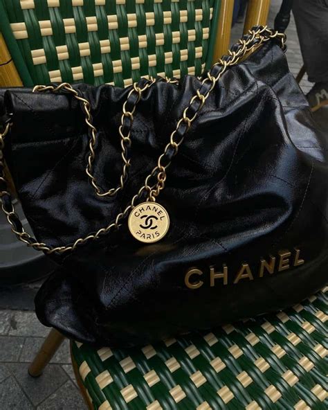 chanel bag 22 price.